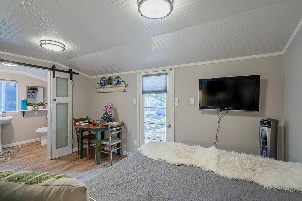 Cute Peaceful Tiny House Getaway W Backyard - Low Summer Rates! ทูซอน ภายนอก รูปภาพ